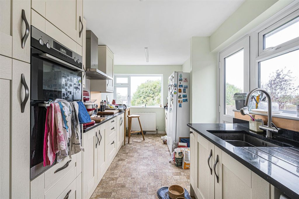 Property photo 3 of 18 Kitchen