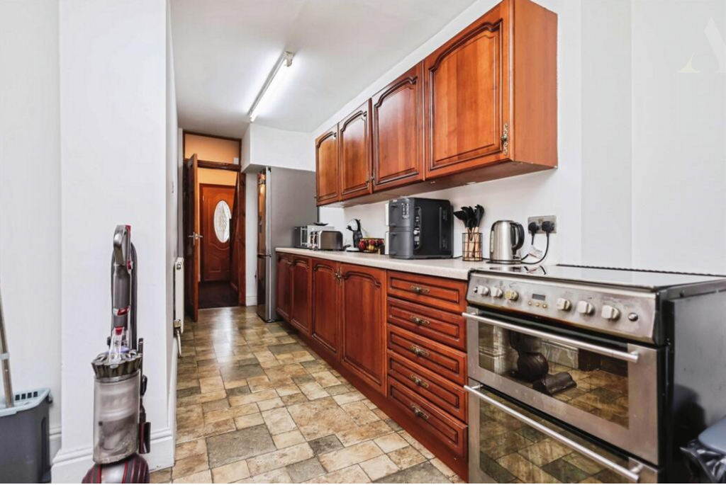 Property photo 2 of 12 Kitchen 2.Png