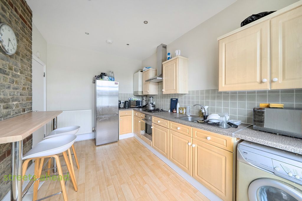 Property photo 3 of 12 30Fc87A7-A6c8-4B4...