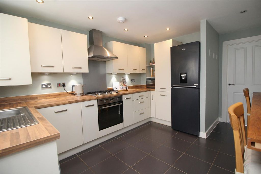 Property photo 2 of 13 Kitchen .Jpg