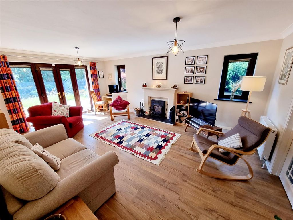 Property photo 3 of 26 Sitting Room