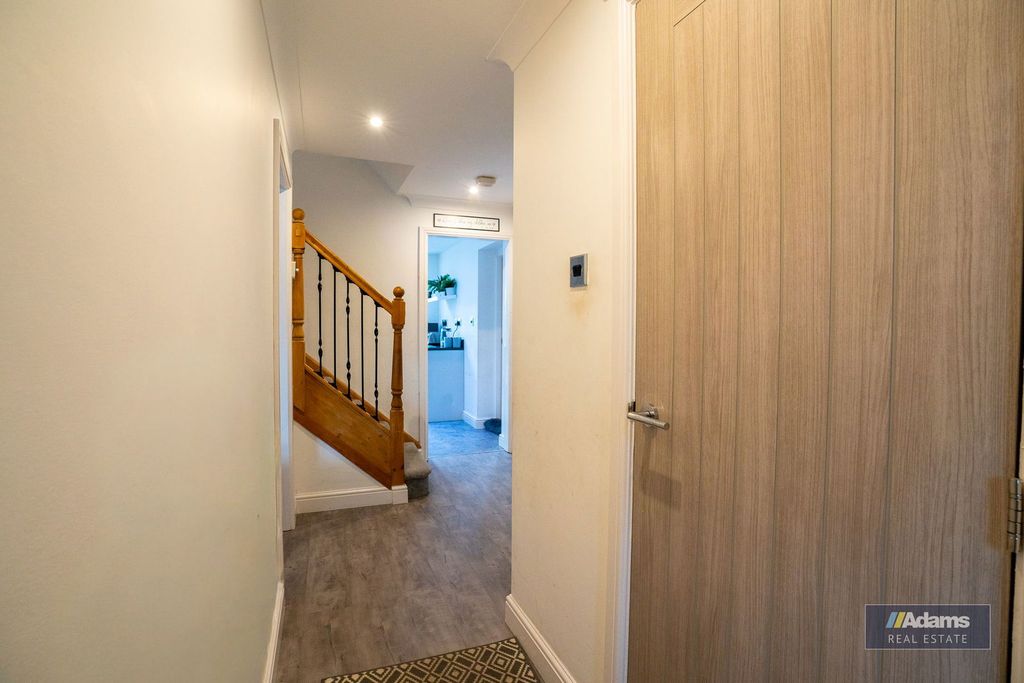 Property photo 2 of 35