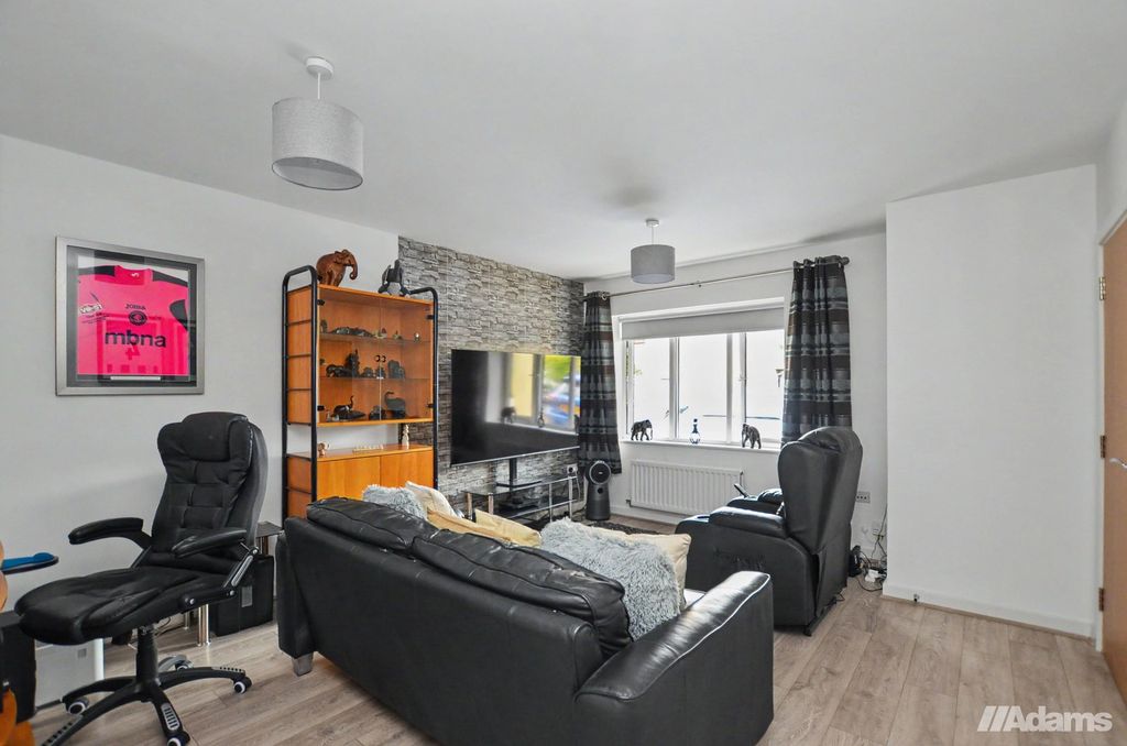 Property photo 2 of 21