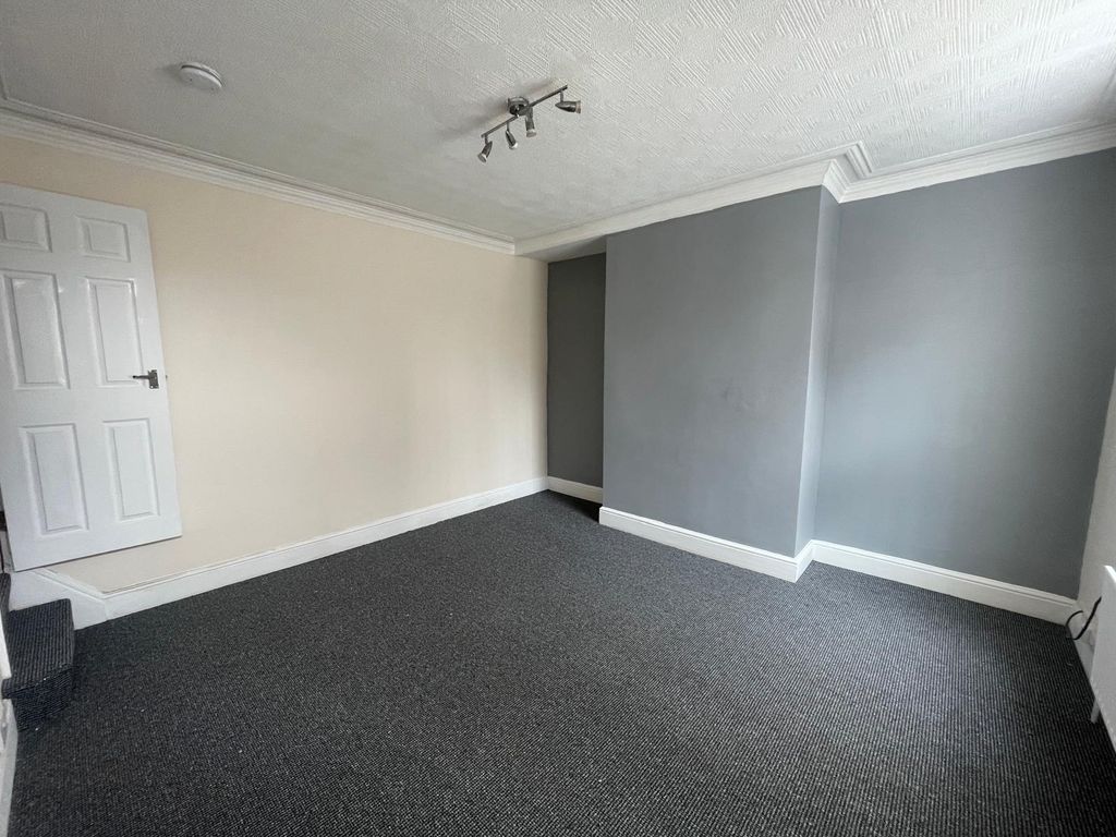 Property photo 3 of 12 Photo 2