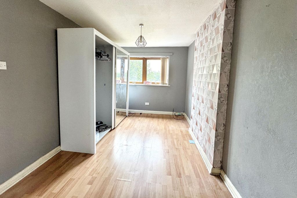Property photo 2 of 15 37 Awbridge Road, Dudley, West Midlands, Dy2 0Hz