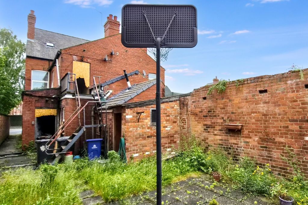 Property photo 2 of 4 3 5 & 7 Fieldside, Thorne, Doncaster, Dn8 4Ae