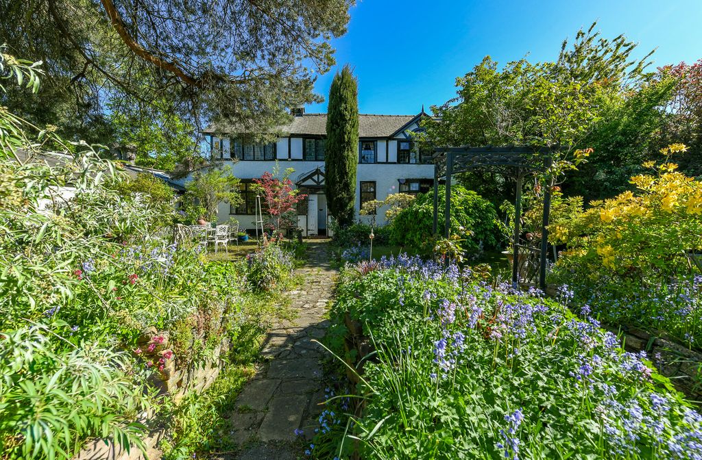 Property photo 1 of 16 External