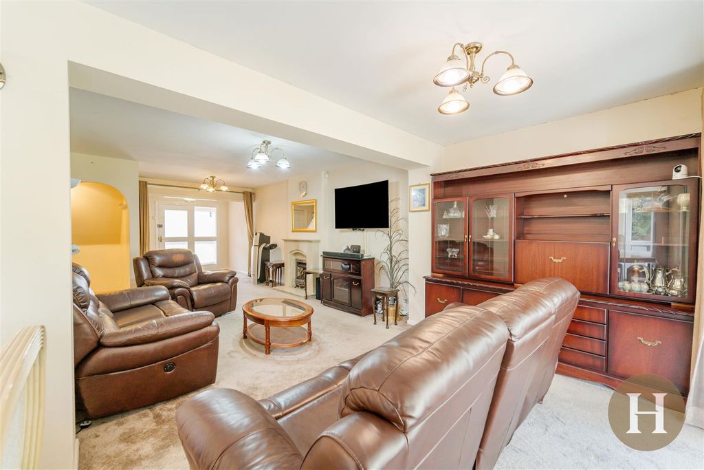 Property photo 2 of 37 Hadleigh Estate Agents-7.Jpg
