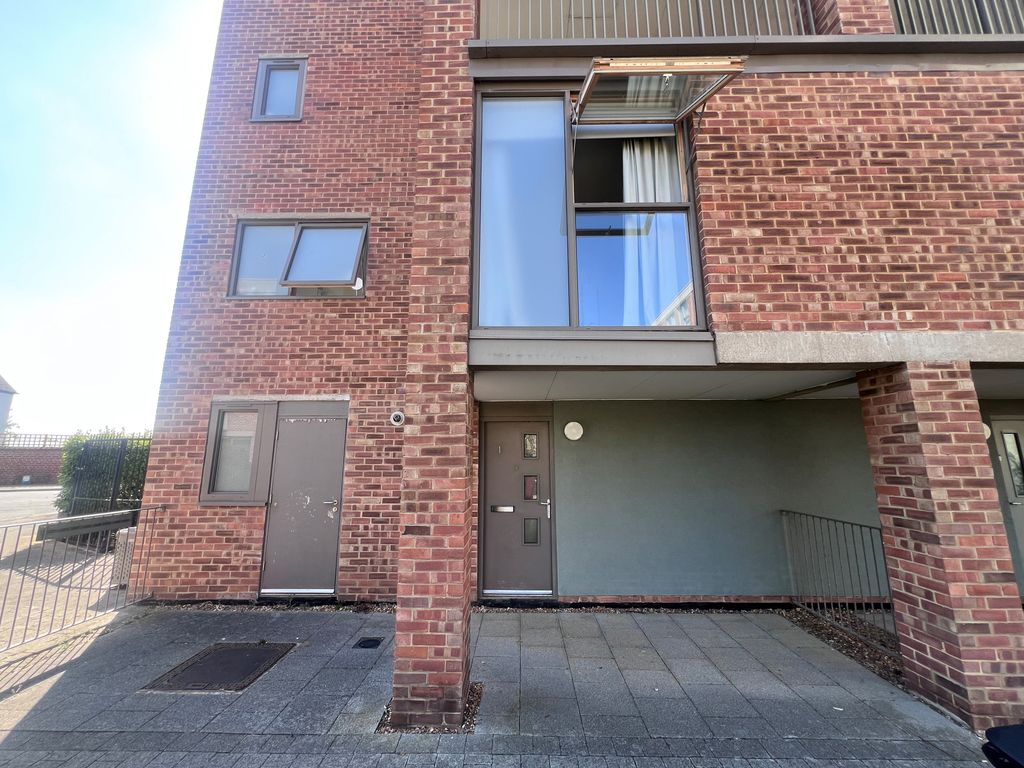 Property photo 1 of 10 Front