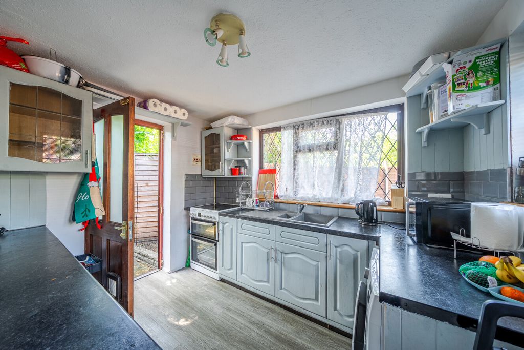 Property photo 3 of 11 1466534-10-6A16F2...