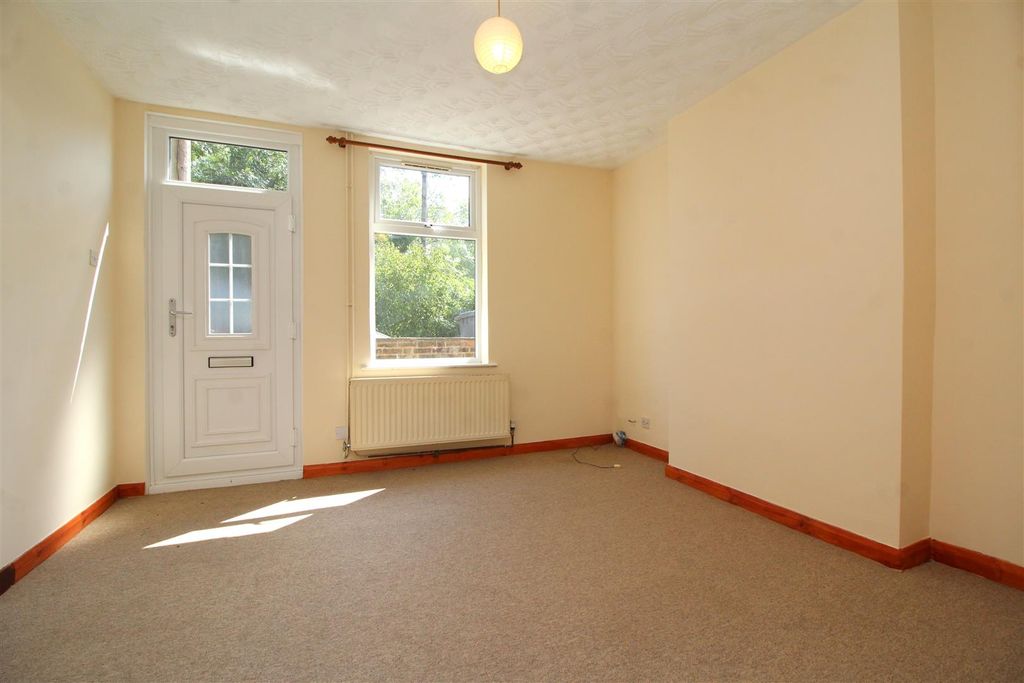 Property photo 3 of 12 Living Room .Jpg