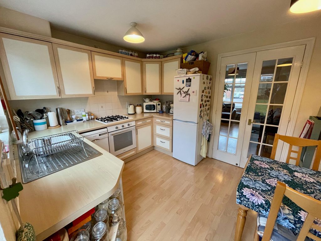 Property photo 2 of 8 Kitchen