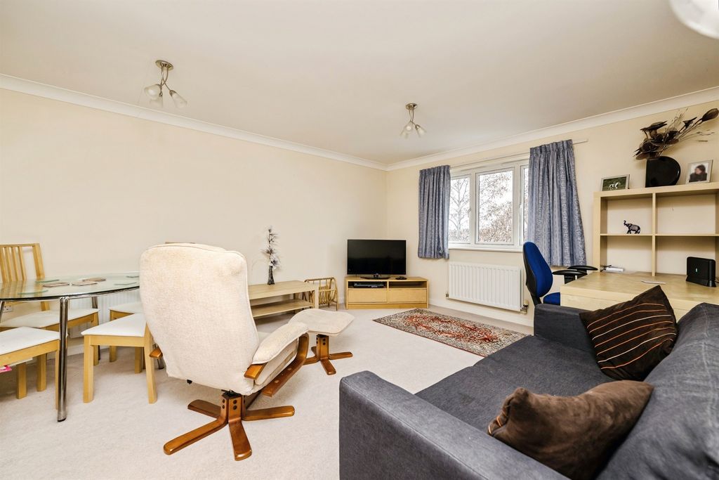 Property photo 3 of 12