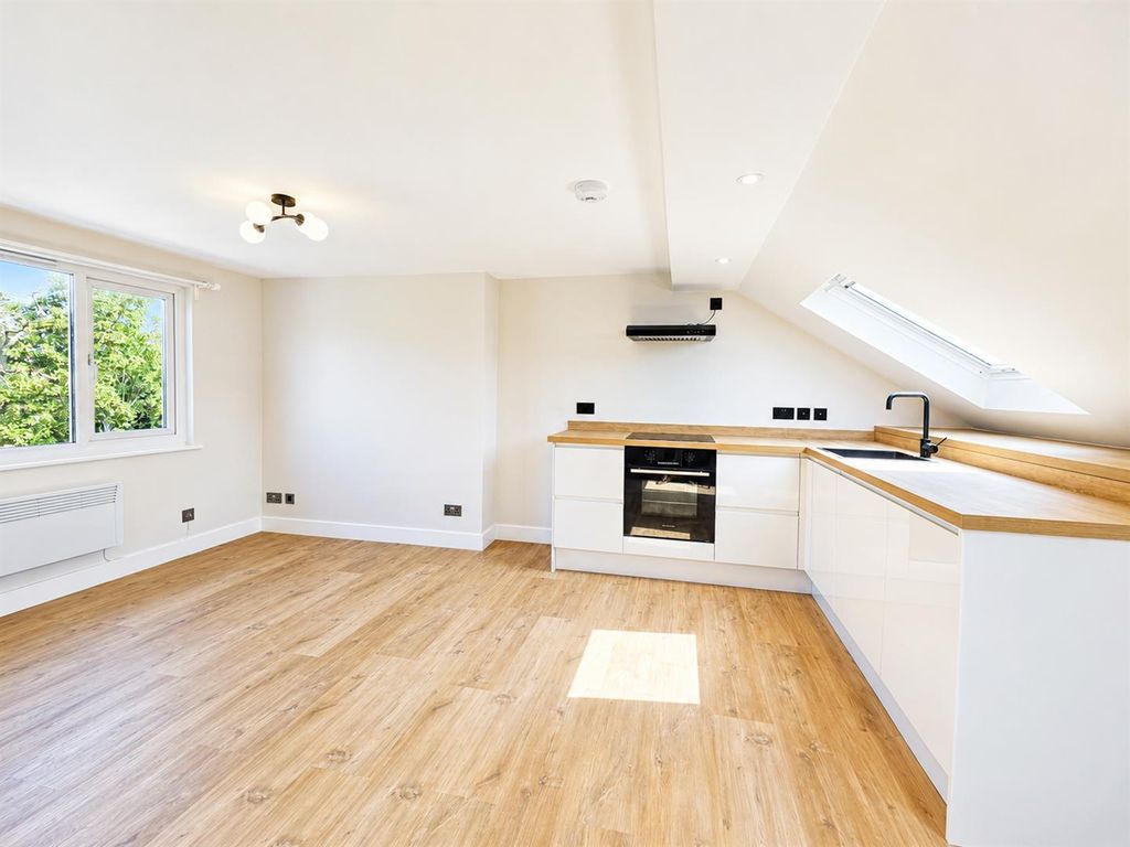 Property photo 1 of 11 Living/Kitchen Space