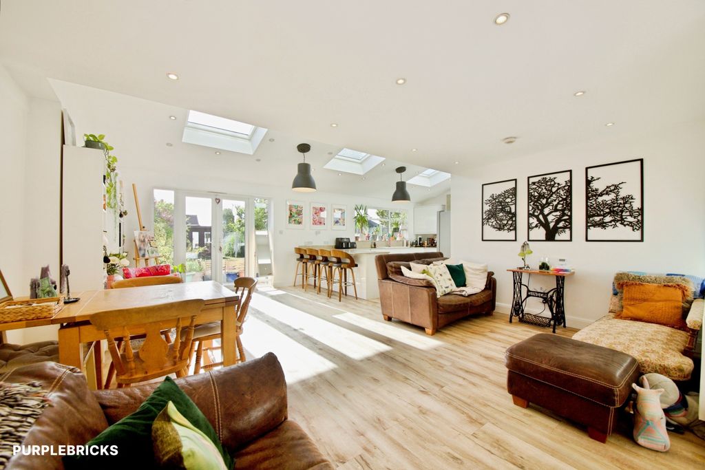 Property photo 2 of 39
