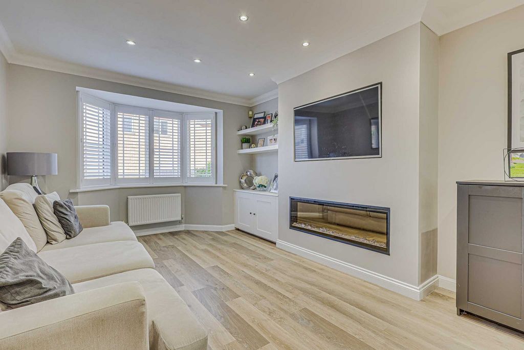 Property photo 3 of 46