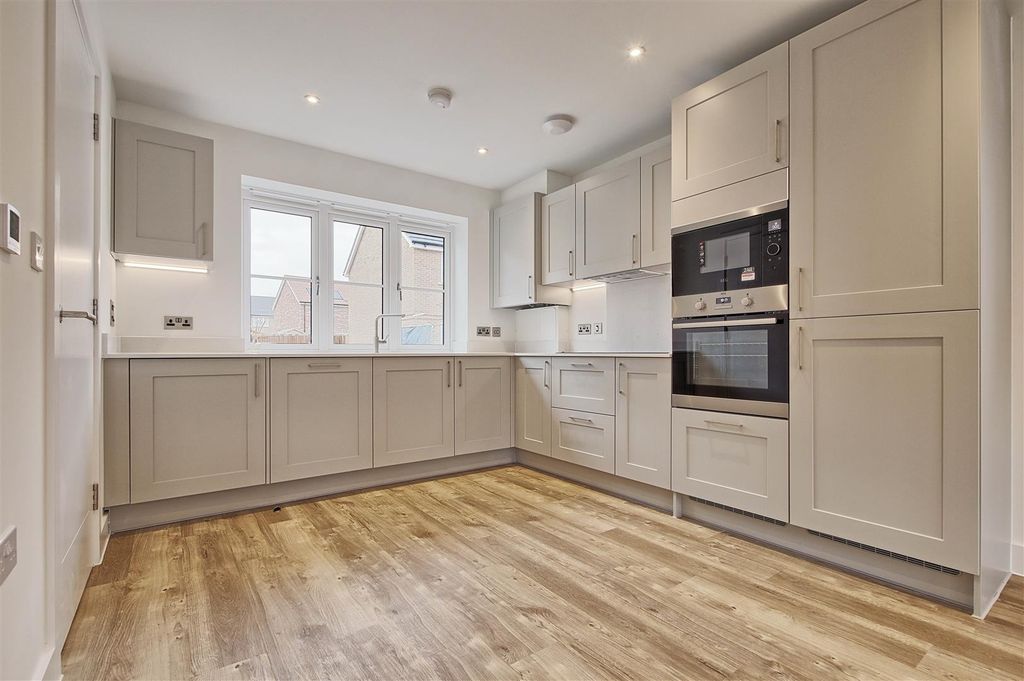 Property photo 2 of 17 Kitchen.Jpg