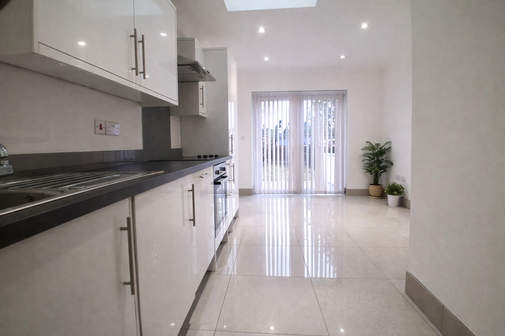 Property photo 3 of 7 Kitchen / Living Room