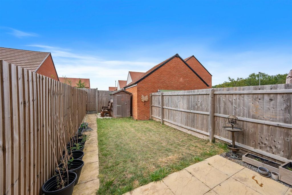Property photo 3 of 22 32Stagrdweb03.Jpg