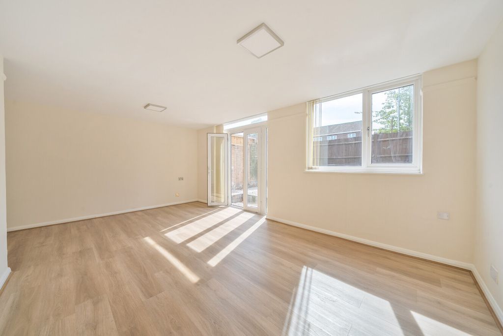 Property photo 1 of 15 1454129-7-69F216F...