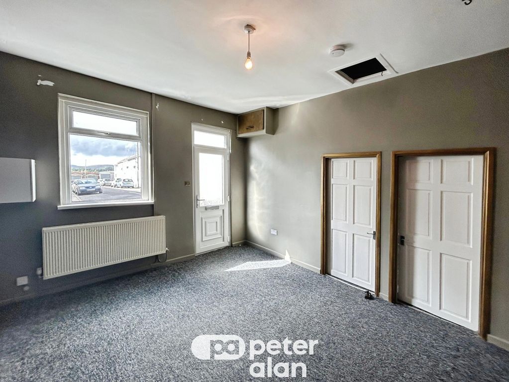Property photo 2 of 12 Living Room
