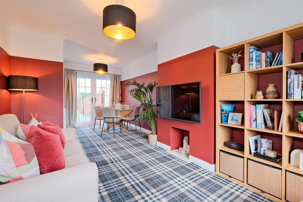 Property photo 2 of 20 Lounge