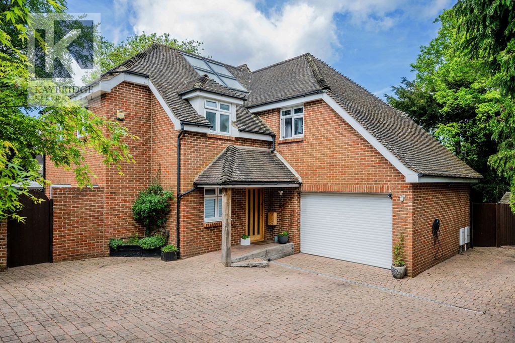 Property photo 1 of 23 Beechdene, Tadworth - Kt20 5Ea