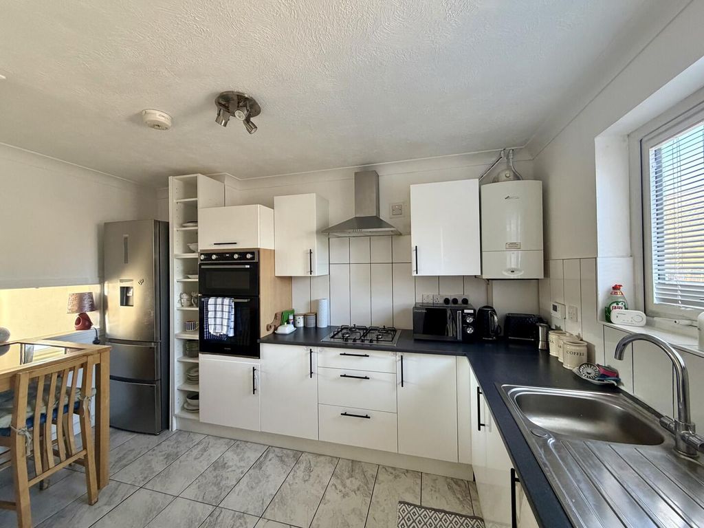 Property photo 2 of 18 Kitchen