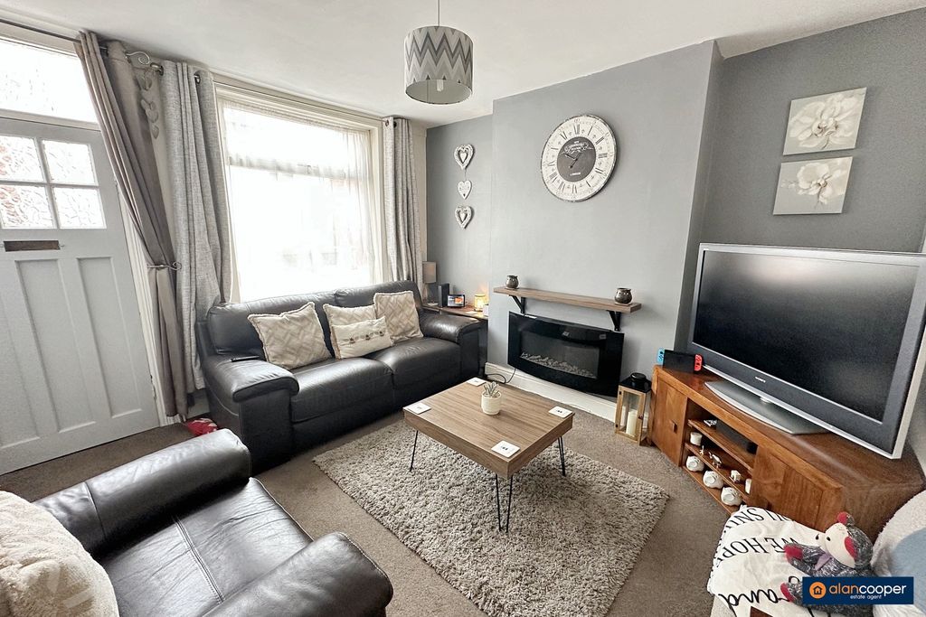 Property photo 2 of 10 4402643