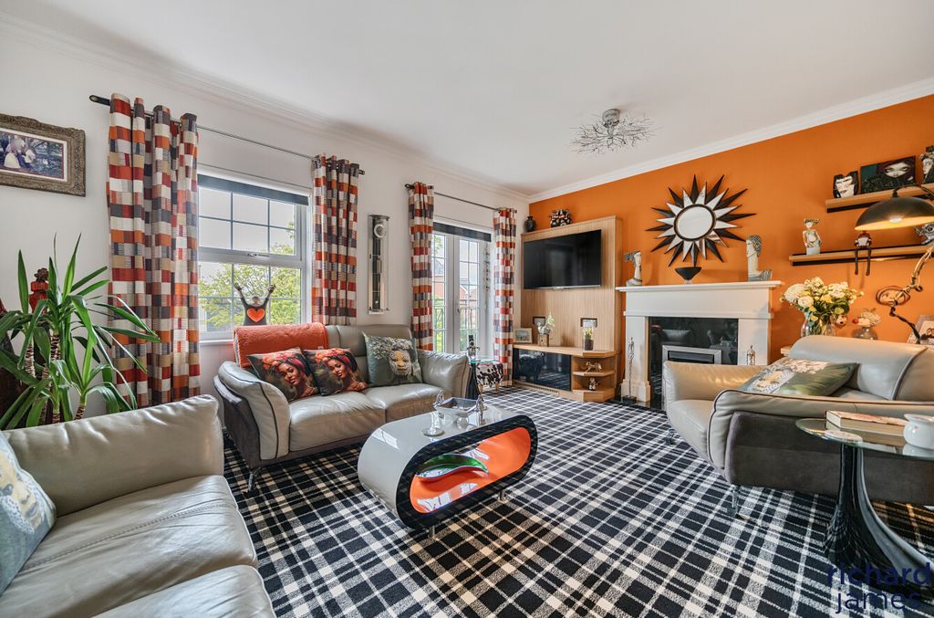 Property photo 2 of 25 B3F684023B764586Aabbe704d82F0A59