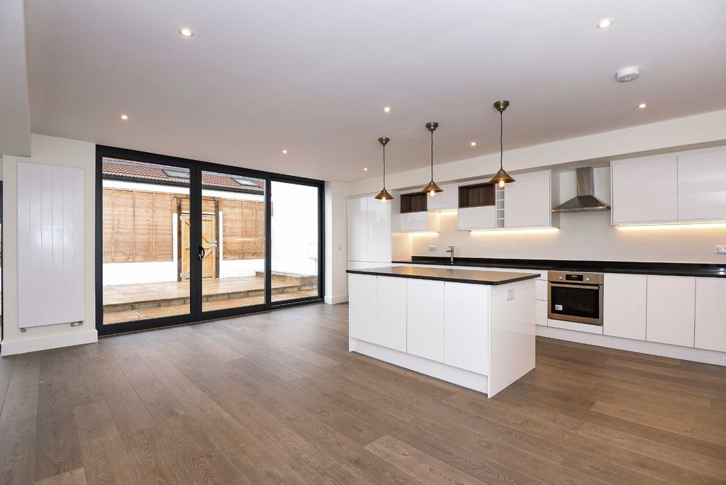 Property photo 1 of 9 Photo