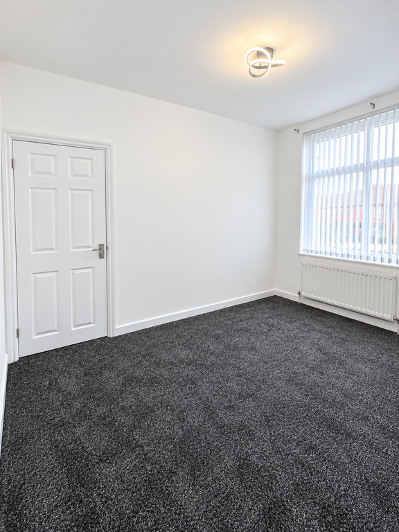 Property photo 3 of 8 5