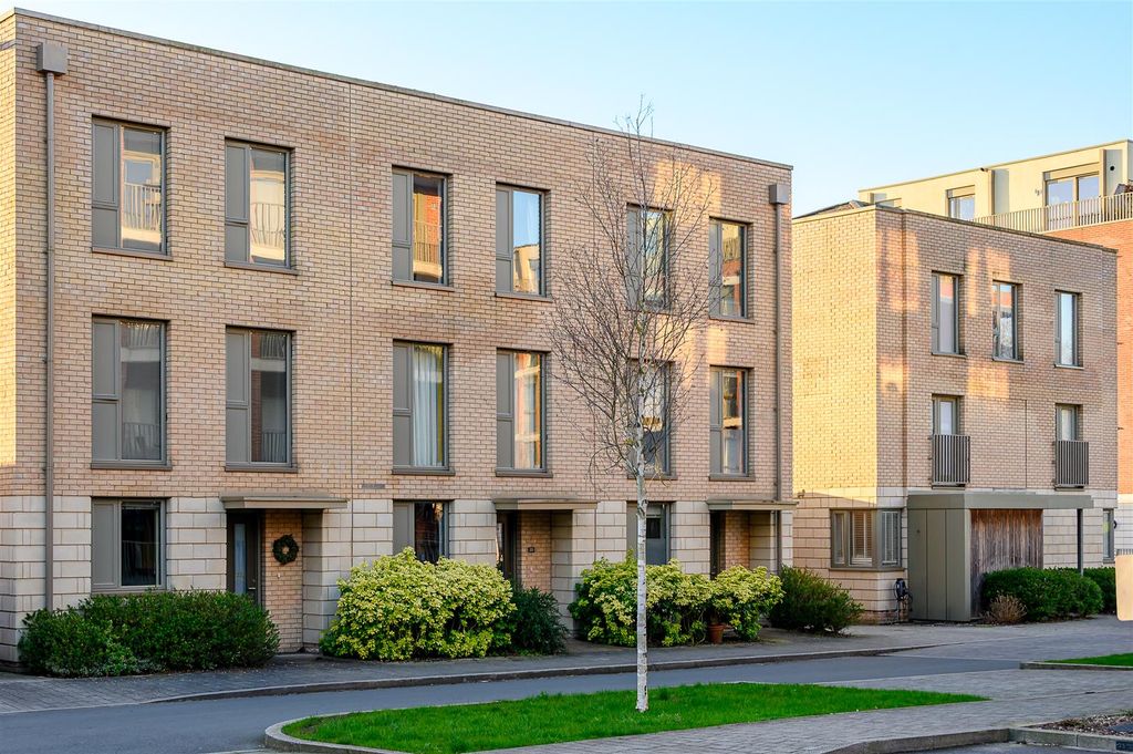 Property photo 1 of 19 External