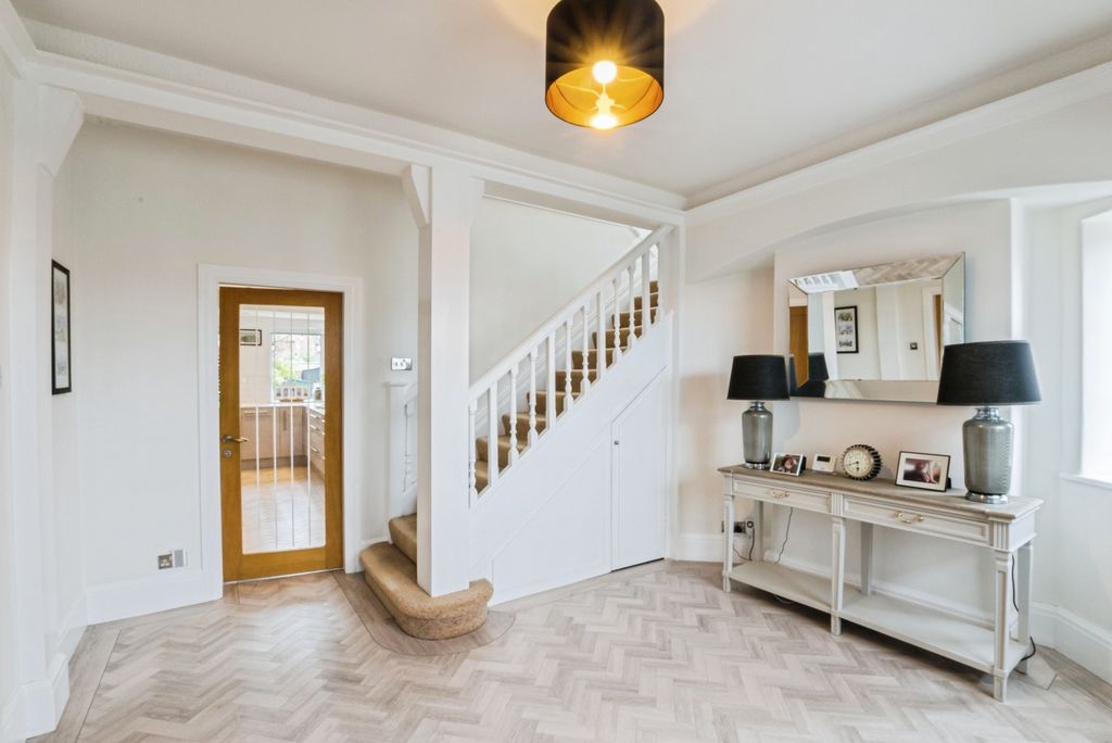 Property photo 2 of 31 Entrance Hallway