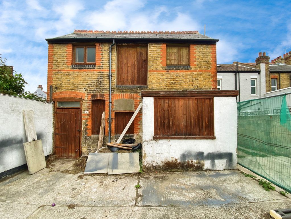 Property photo 2 of 10