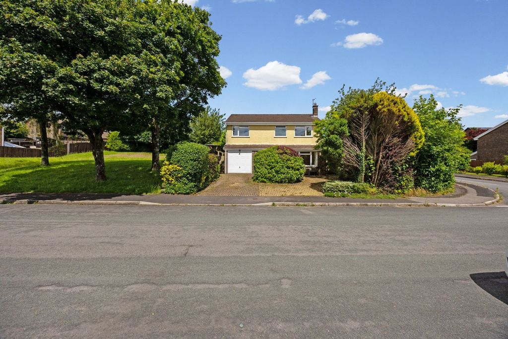 Property photo 3 of 45