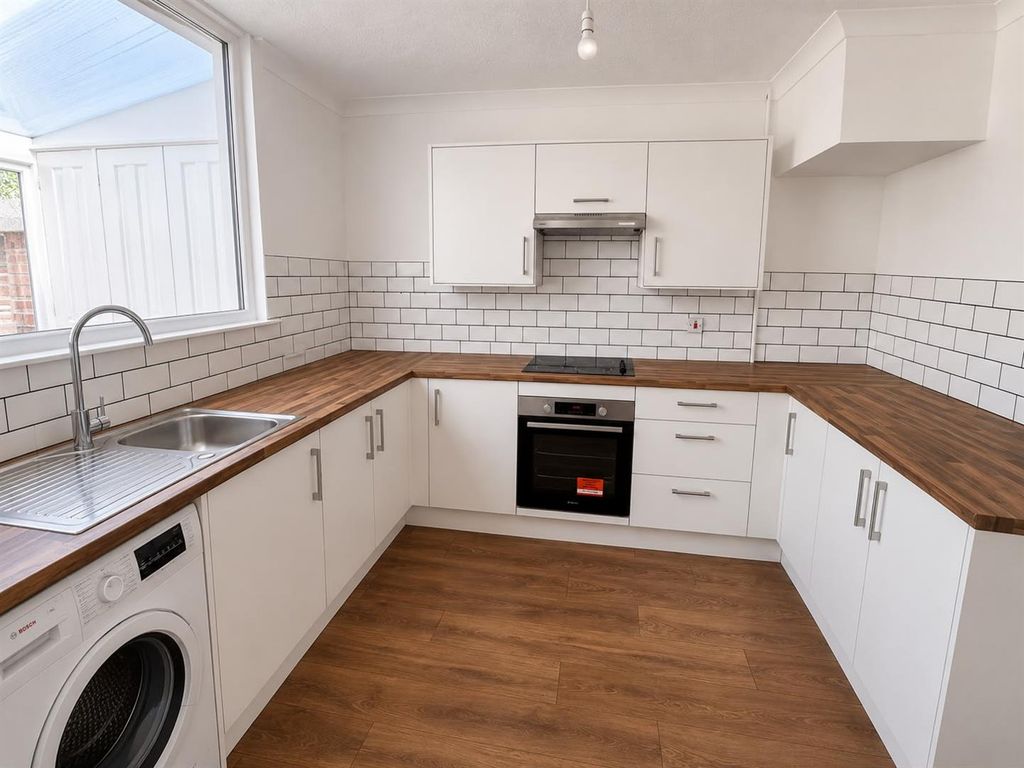 Property photo 3 of 16 Kitchen New.Jpg