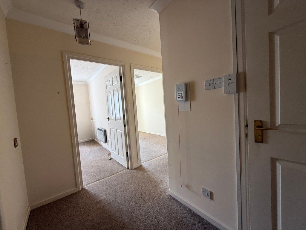 Property photo 2 of 10 Entrance Hall