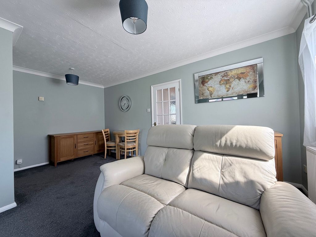 2 bed flat for saleSelsey Avenue, Bognor Regis PO21 photo 5