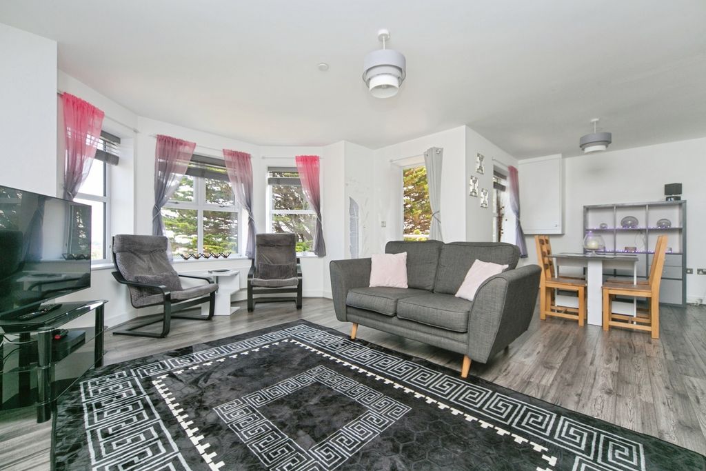 Property photo 3 of 19 Pbox-Img.Jpg
