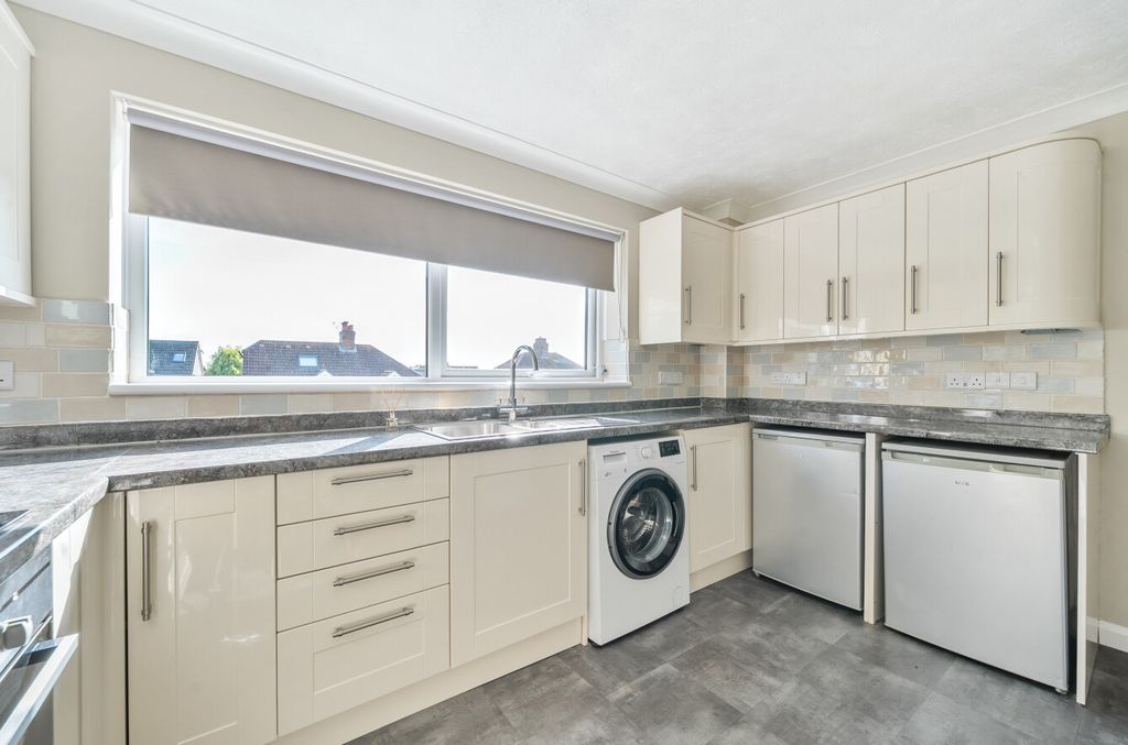 Property photo 3 of 15 30-6A8c07d1Eb93E-...