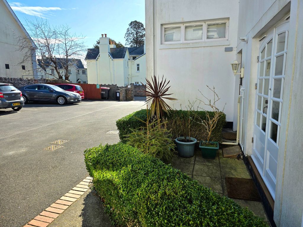 Property photo 2 of 20