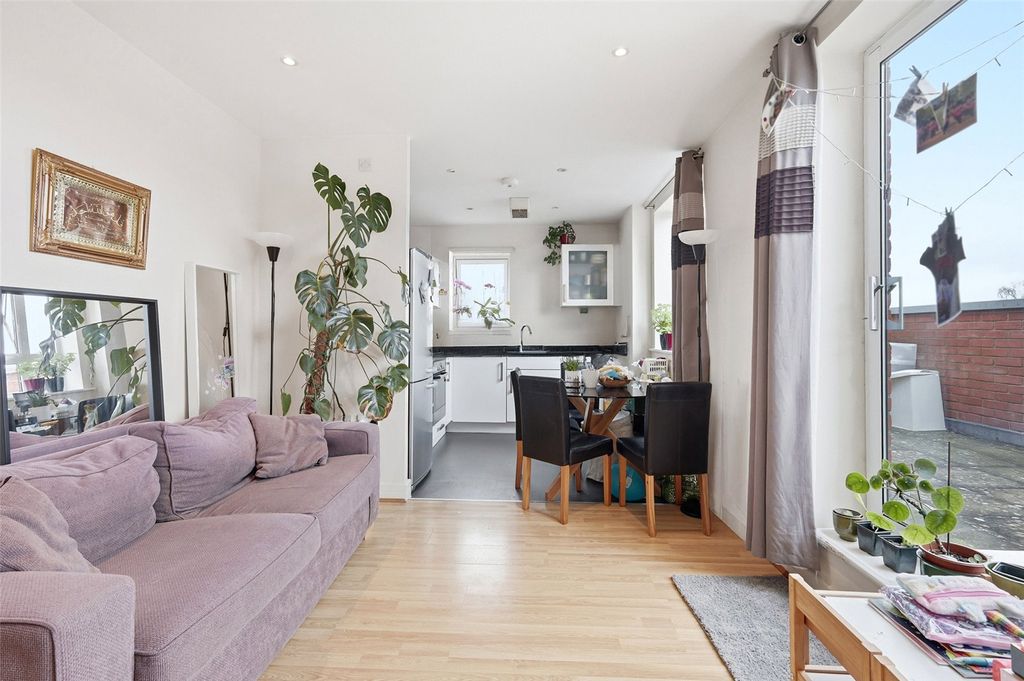 Property photo 3 of 12 Picture No. 10