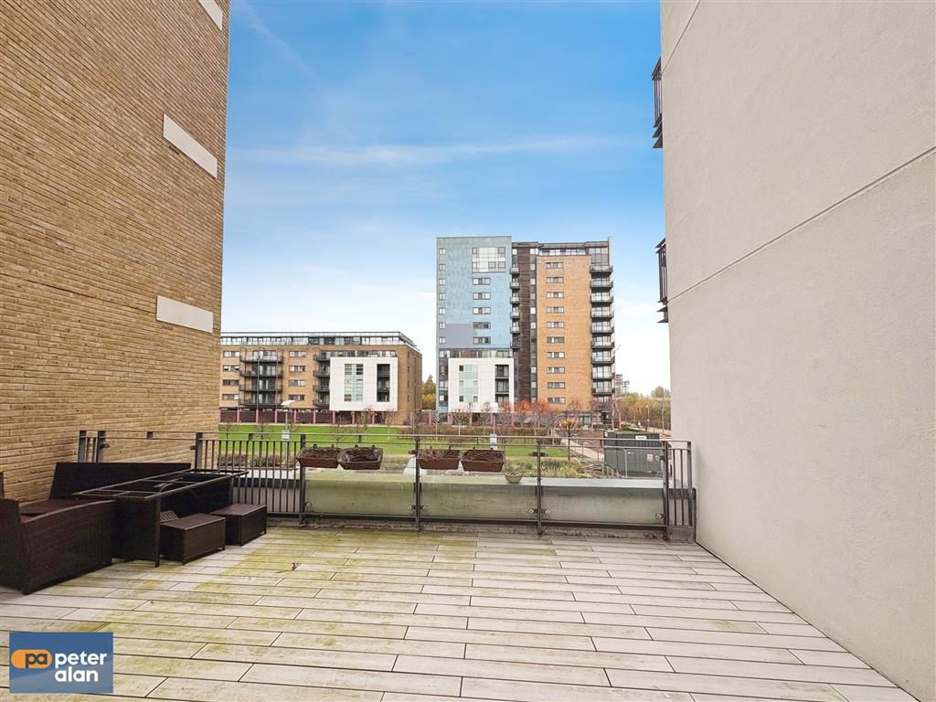 Property photo 2 of 10 Kitchen