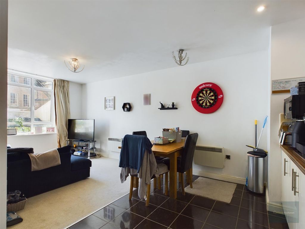 Property photo 2 of 16 Cam03907G0-Pr0047-St