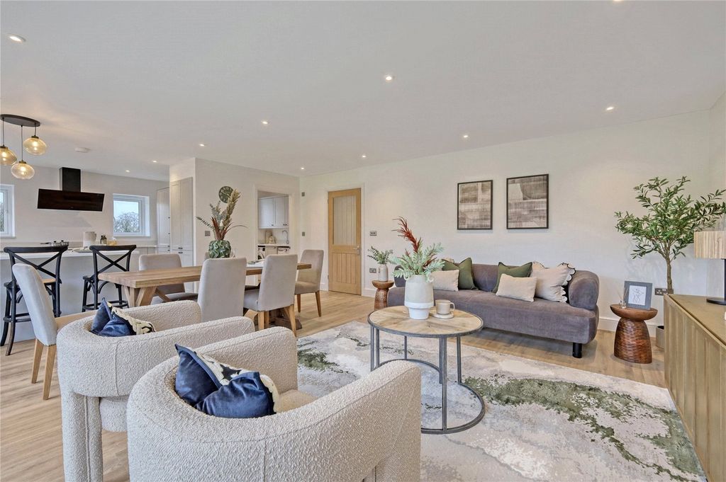 Property photo 2 of 12 Show Home