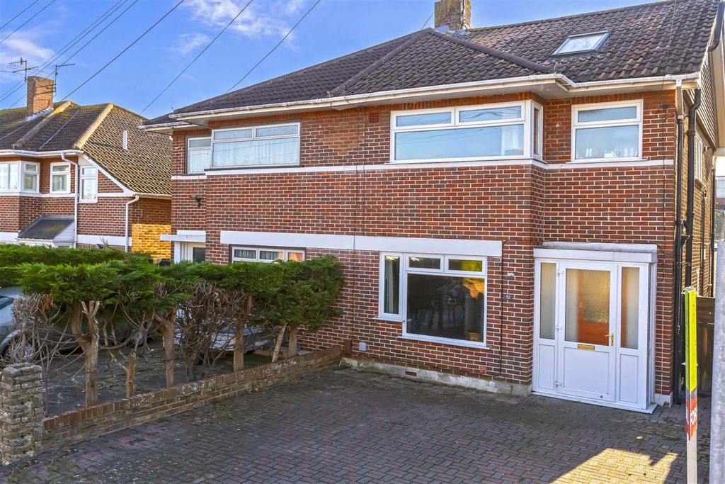 Property photo 1 of 20 52 Guildford Rd_21.Jpg
