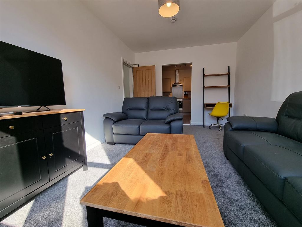 Property photo 2 of 7 Living Room