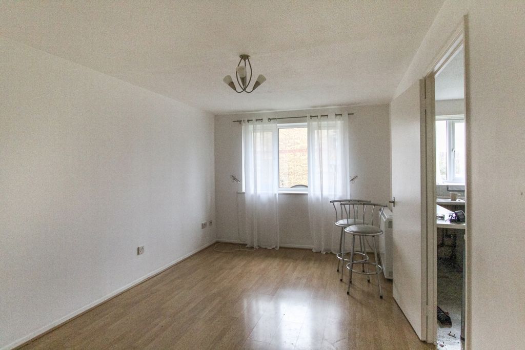 Property photo 2 of 8 Photo 6