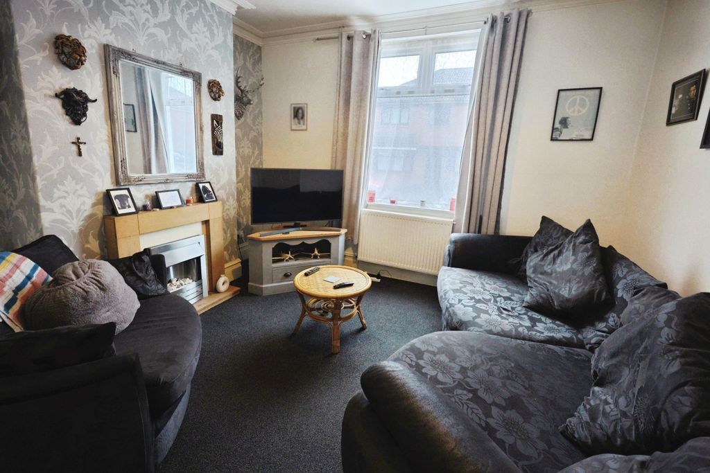 Property photo 2 of 8 Pbox-Img.Jpg